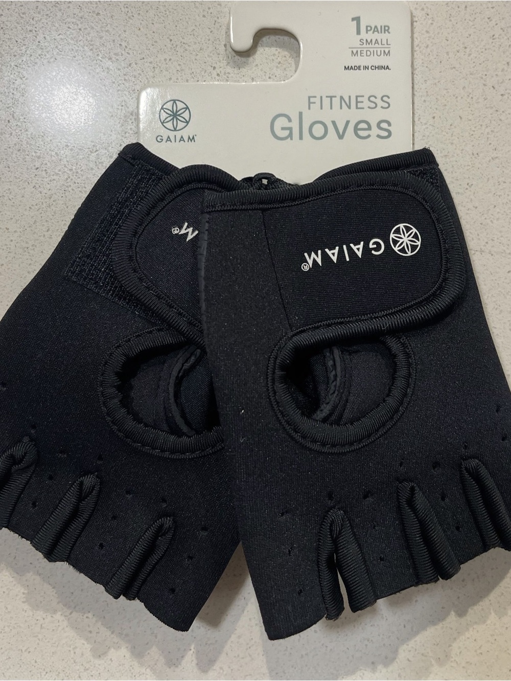 GAIAM Black Fingerless BIKE/Fitness Gloves with Wrist Strap
